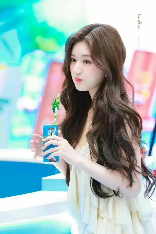 赵露思v领吊带裙##赵露思白色吊带仙女裙