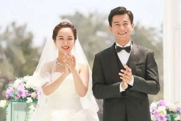 看完杨紫的这四张结婚照只有和他最开心网友在一起