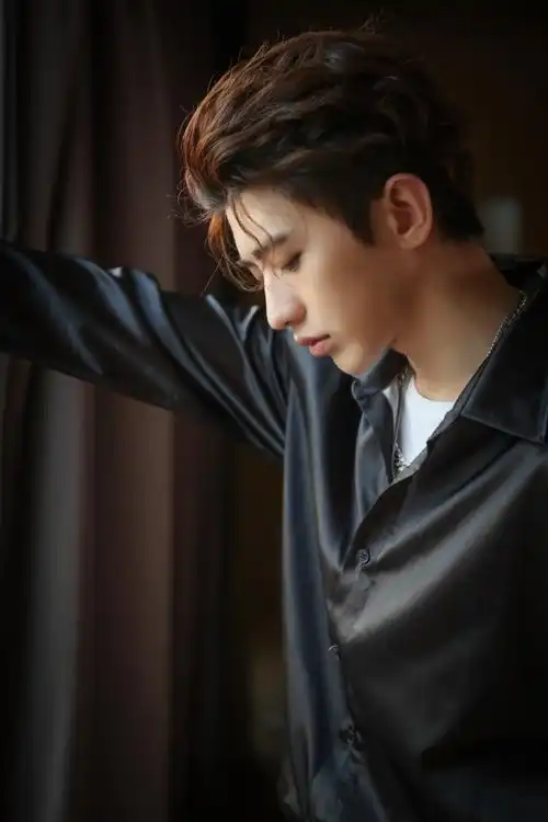 超人气偶像蔡徐坤高清图片帅到掉渣