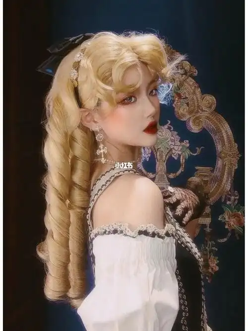 金发罗马卷大小姐贵族金假发佩戴展示