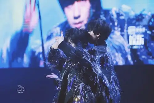 翔霖屋顶会着火 cr 水印 - 堆糖,美图壁纸兴趣社区