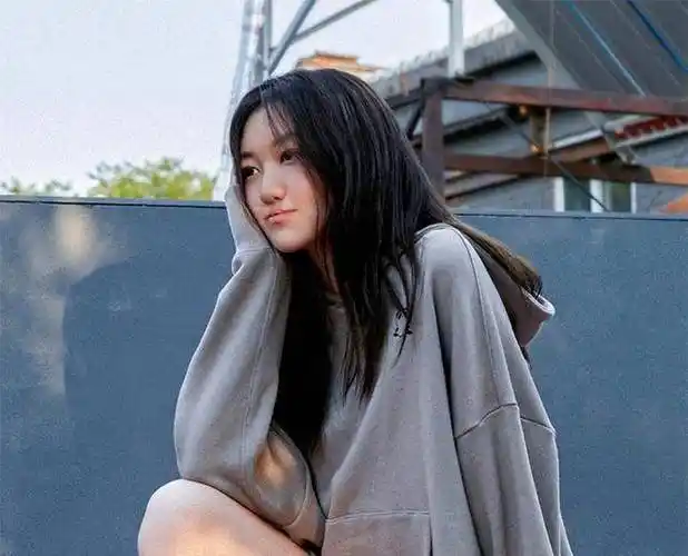 原创14岁李嫣拍美照公开高清正侧脸两个字表明态度风格很王菲