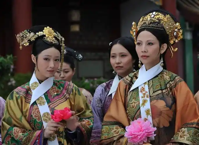 近几年来记述清代后宫妃子的宫廷剧风靡全网.