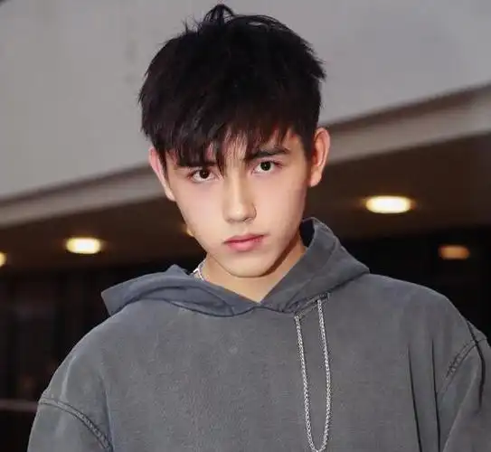 陈凯歌的儿子陈飞宇走红后,张艺谋的三个孩子也要出道了|陈飞宇|张艺