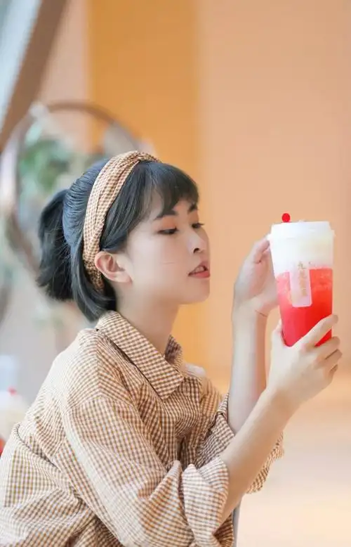 今天开萝就来揭秘与奶茶拍照的正确姿势心都化了,有木有!