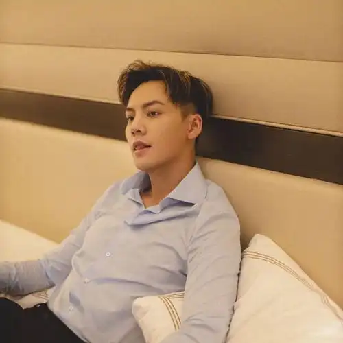 帅气陈伟霆霆霆霆霆头像