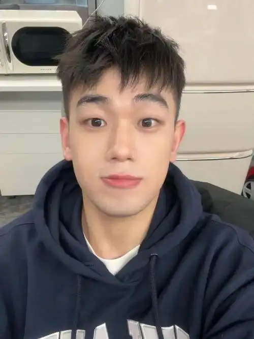 2024年男生别乱剪发型试试这3款剪完潮流又帅气