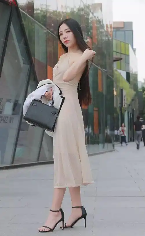 高跟鞋搭配裙子,时尚搭配简单又好看