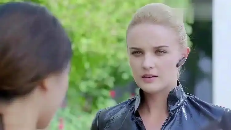 麻辣变形计:马丽看到型男教官,立马变花痴,连她的命都不要