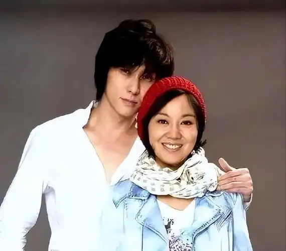 微醺女神闫妮,为了保护女儿,选择不再婚|王玮|闫妮|张铎_新浪新闻