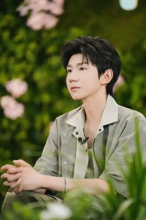 王源客厅狂欢巡演##王源溪木源品牌代言人#  982024年五月文章蛔苘