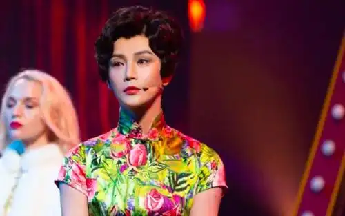 男人穿旗袍有多美?妖娆不输张曼玉,他"男扮女装"可以封神