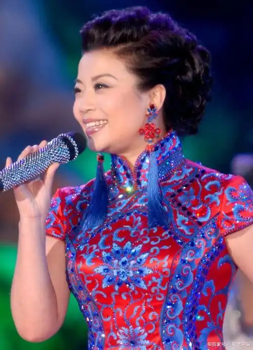 蒙古族歌手乌兰托娅,以独特音色和出色演唱技巧备受瞩目.