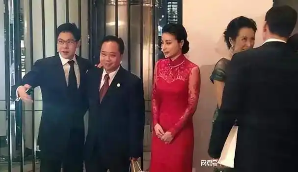 礼服就高达12套, 一句"下嫁"最值钱 - 郭晶晶嫁香港 - 实验室设备网