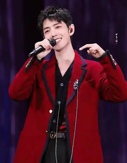 任嘉伦肖战霸气,网友:视听盛宴_鹿晗_杨洋_西装