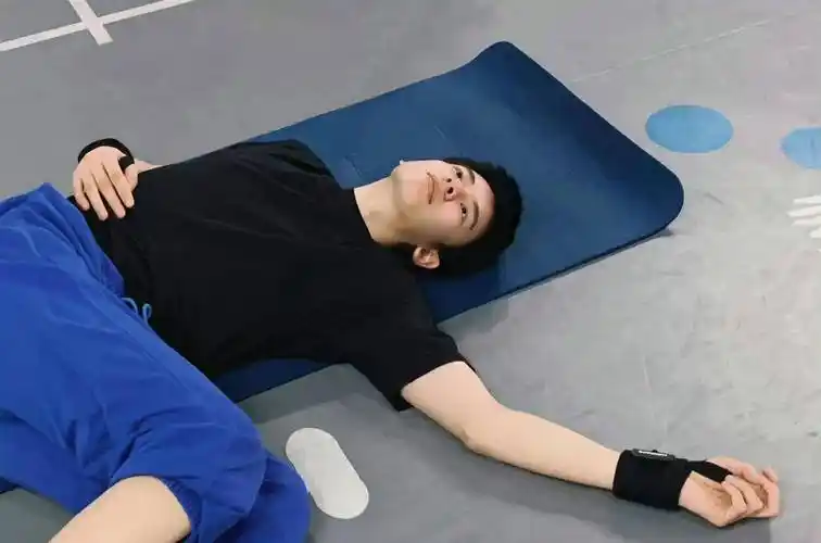 胡先煦刻在dna里的搞笑基因,去他家绕绕,才知嘛才是真正的搞笑_弟弟