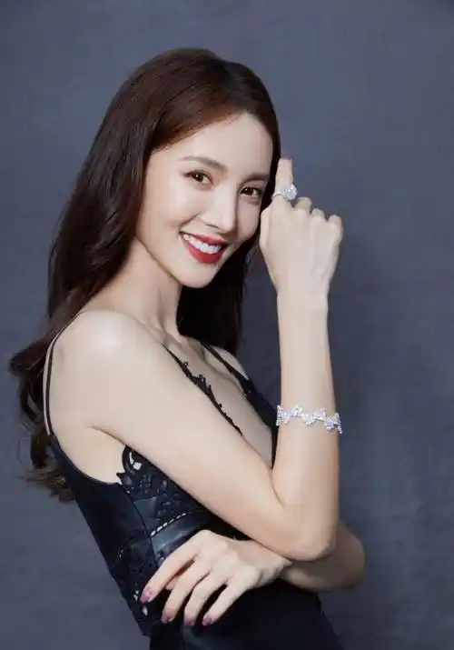 遭封杀,被抛弃,经历6年黑暗时光终走出来,今30岁活成大女主_金晨_生活