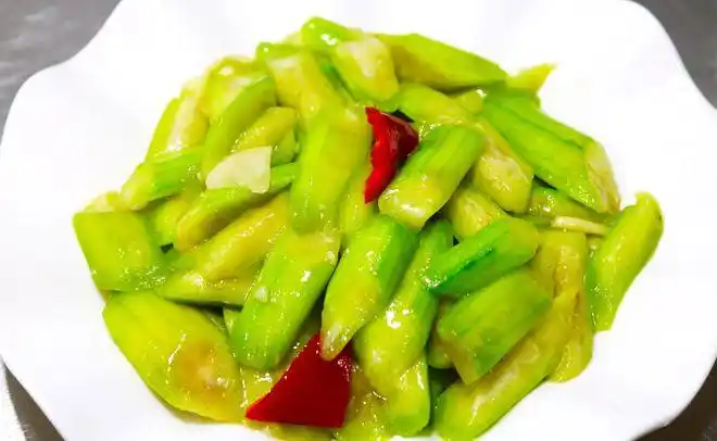 丝瓜怎么做好吃大厨分享一道大蒜烧丝瓜的家常做法百吃不厌