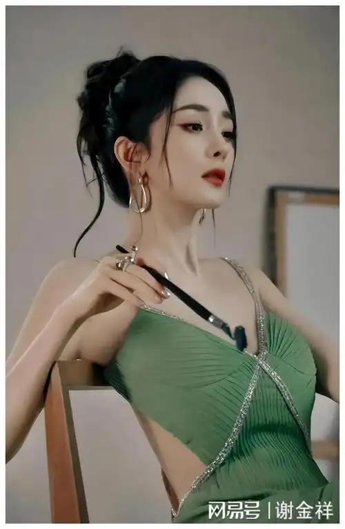 杨幂为什么叫"大幂幂"?因为名副其实!