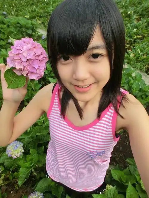 给张14岁的女孩照片谢谢,要好看些