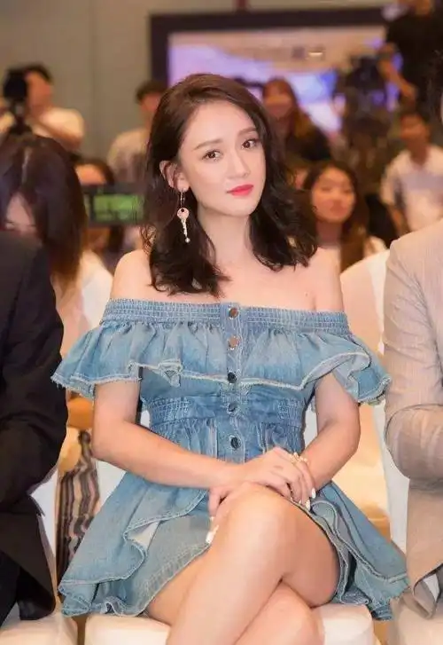 反观霍建华的前女友陈乔恩,虽然只比林心如小了3岁,但如今的她依旧是