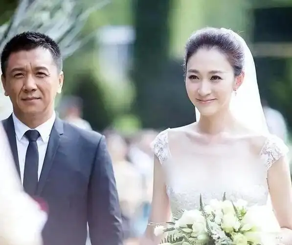 演员李小冉:与徐佳宁做了20年朋友后再做夫妻,如今她还好吗?