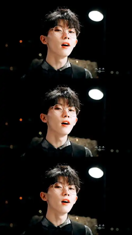 马嘉祺#·动图截修戴金丝眼镜的马嘉祺!yyds!