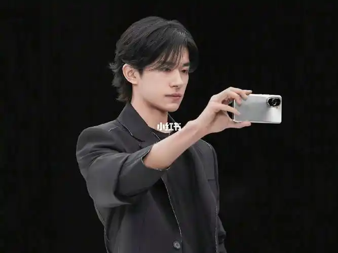 华为nova全球代言人易烊千玺