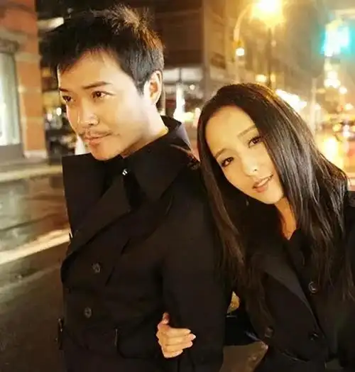 陈思诚佟丽娅春节带8岁儿子探险,离婚后仍"一家三口"快乐同框_腾讯