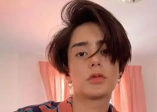 变性容易刚摘下泰国变性佳丽后冠又动手术变回超帅男儿身