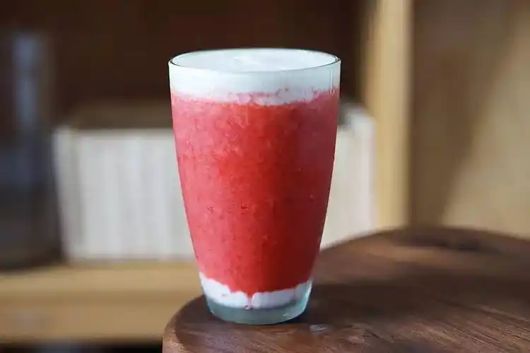 花吃姐姐的草莓海盐奶盖