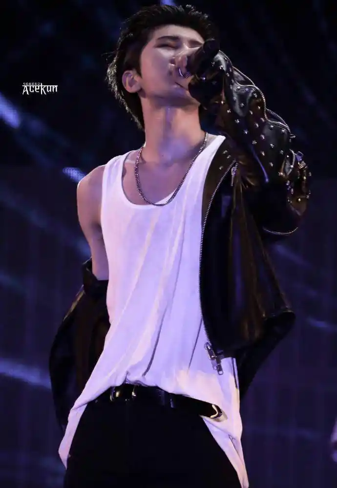 美人在骨不在皮 有一种"迷人"叫蔡徐坤的锁骨