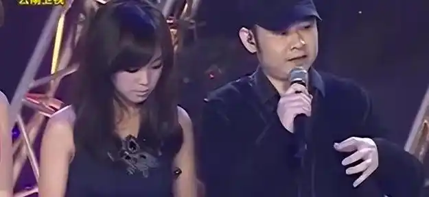 刀郎与他离婚30年前妻含泪诉说她住豪宅我却一无所有