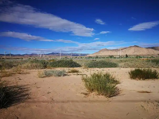 穿越茫茫戈壁无人区