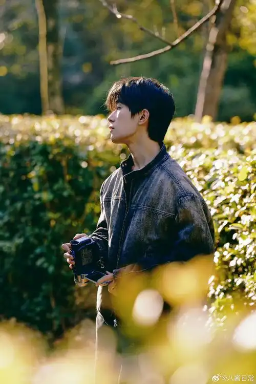 易烊千玺春日大片