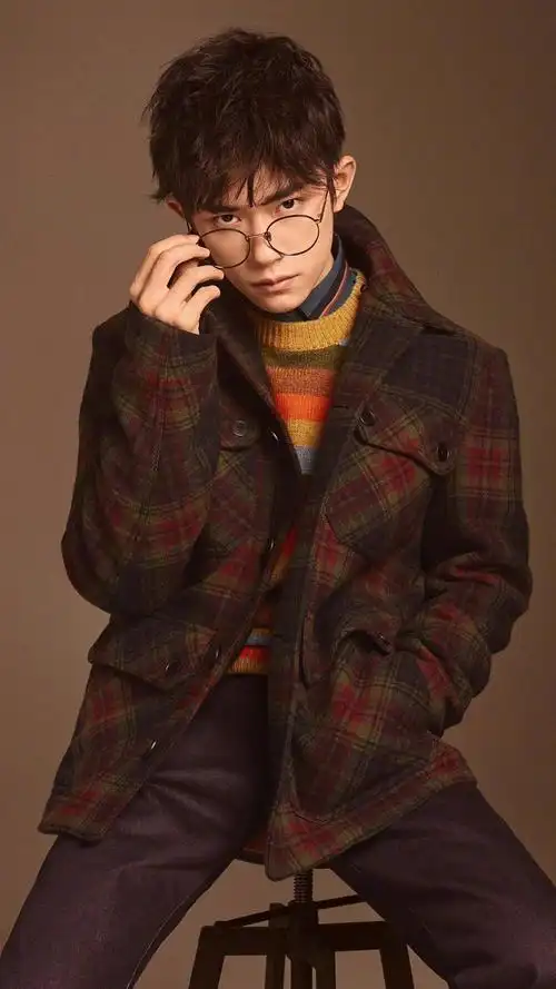 小鲜肉易烊千玺时尚帅气写真,高清图片,手机锁屏桌面-壁纸族