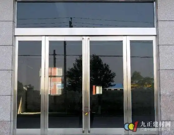 一扇玻璃门脆少钱玻璃门装修效果图欣赏