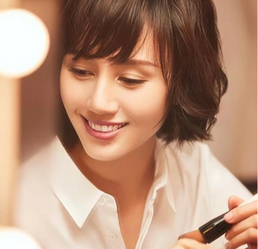 不拍戏就消失47岁的袁泉已经走上了女演员的另一大道