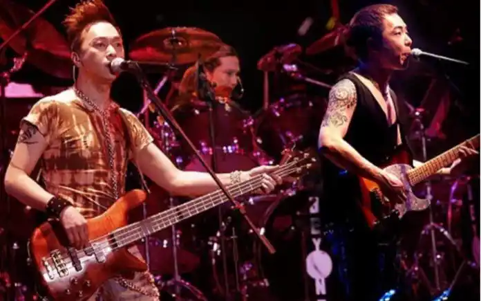 金属狂人 (beyond告别演唱会)_哔哩哔哩_bilibili