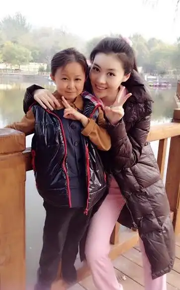 朱洁嫁给身高1米2的袖珍医生坚持不生孩子如今被宠成公主