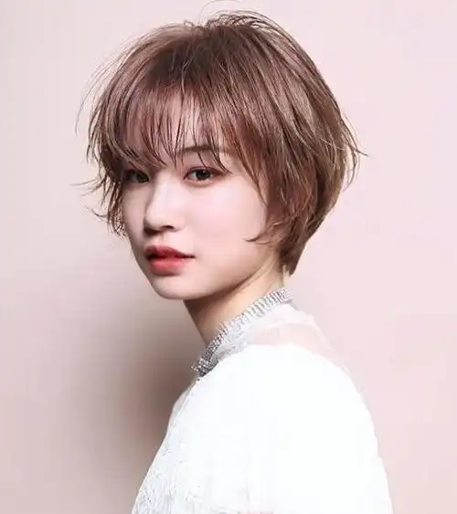 女生鲻鱼头八字刘海,绝佳的修饰脸型的发型