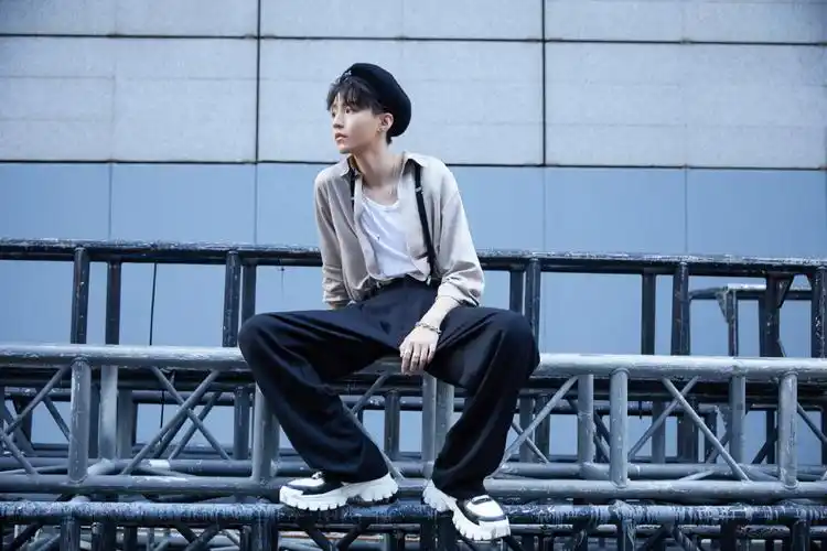 分享一组王俊凯图片给大家,图中的明星图片壁纸会点缀你的电脑桌面