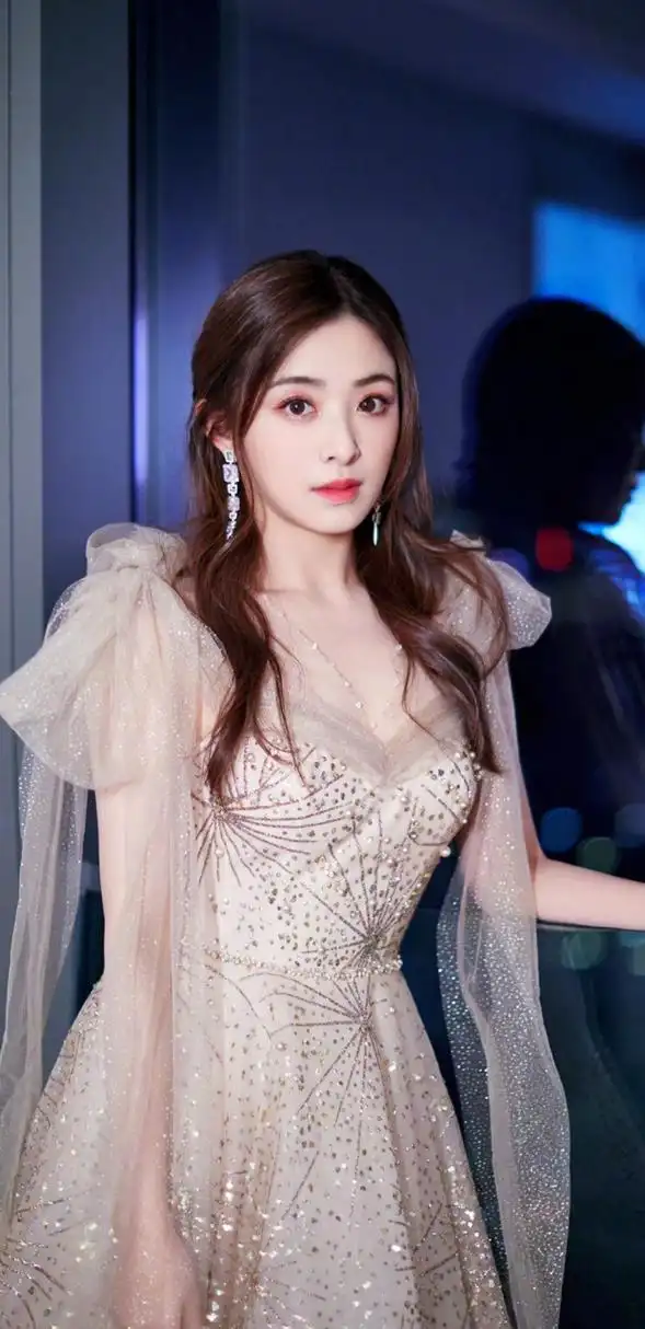 张含韵的颜值越来越精致了.简直真是超级少女啊!