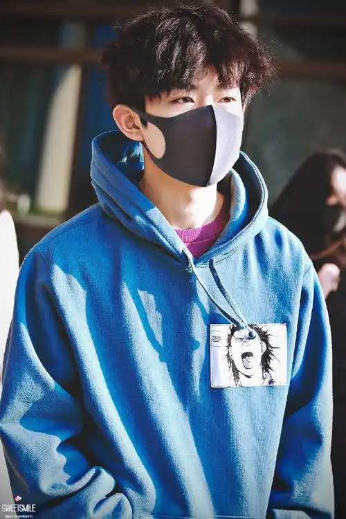 蓝色小炸毛    @tfboys-易烊千玺  #易烊千玺电影小小的我##四字 易烊