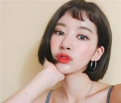 最流行的发型"眉上刘海"短发发型设计搭配!