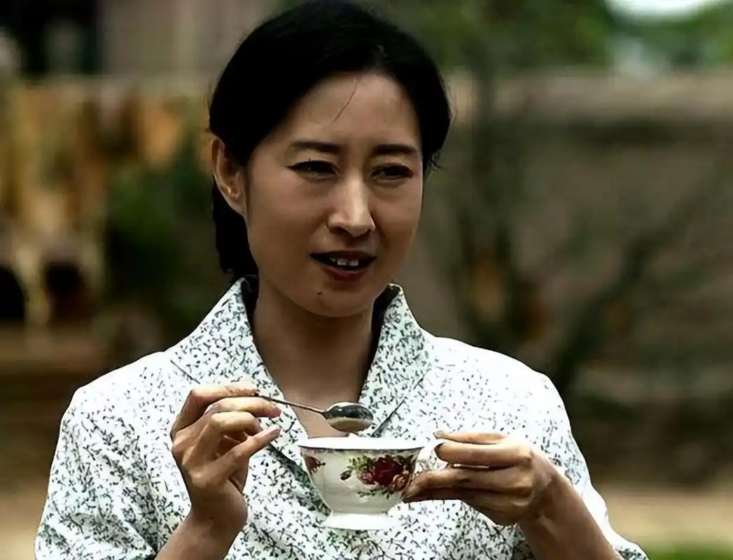 46岁的演员刘敏涛:八年失败的婚姻告诉她,一定要成为自己的靠山