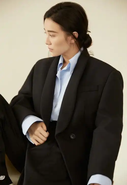 宋佳黑色西装优雅写真图片