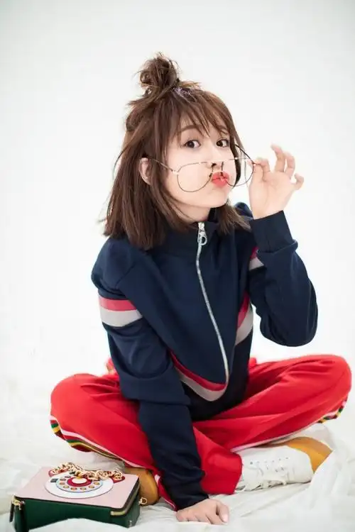 运动紫活力上线!杨紫扎丸子头萌出新高度