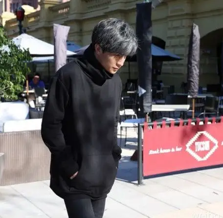 二人结婚大概三年左右,女方曾为车模,也曾是上海小有名气的广告模特