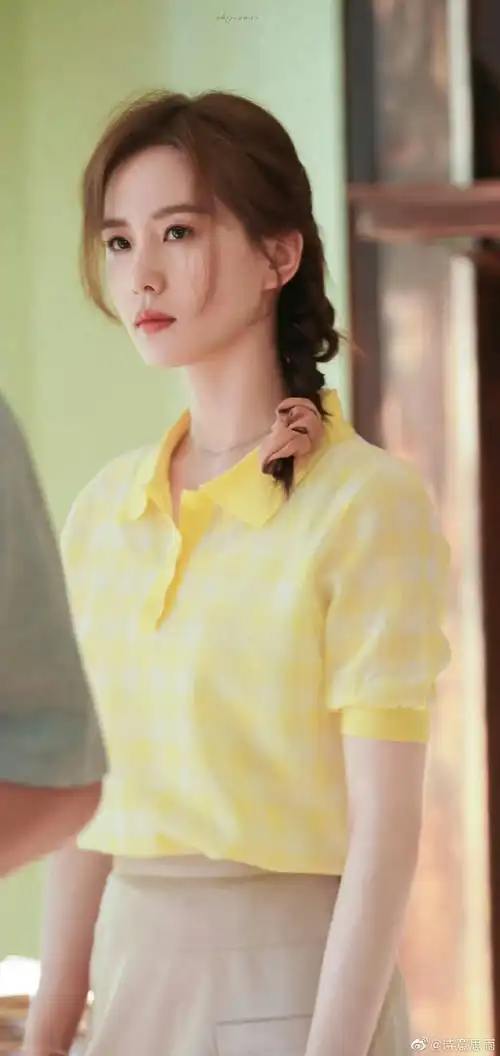 刘诗诗身上的松弛感##刘诗诗毛衣卷发造型